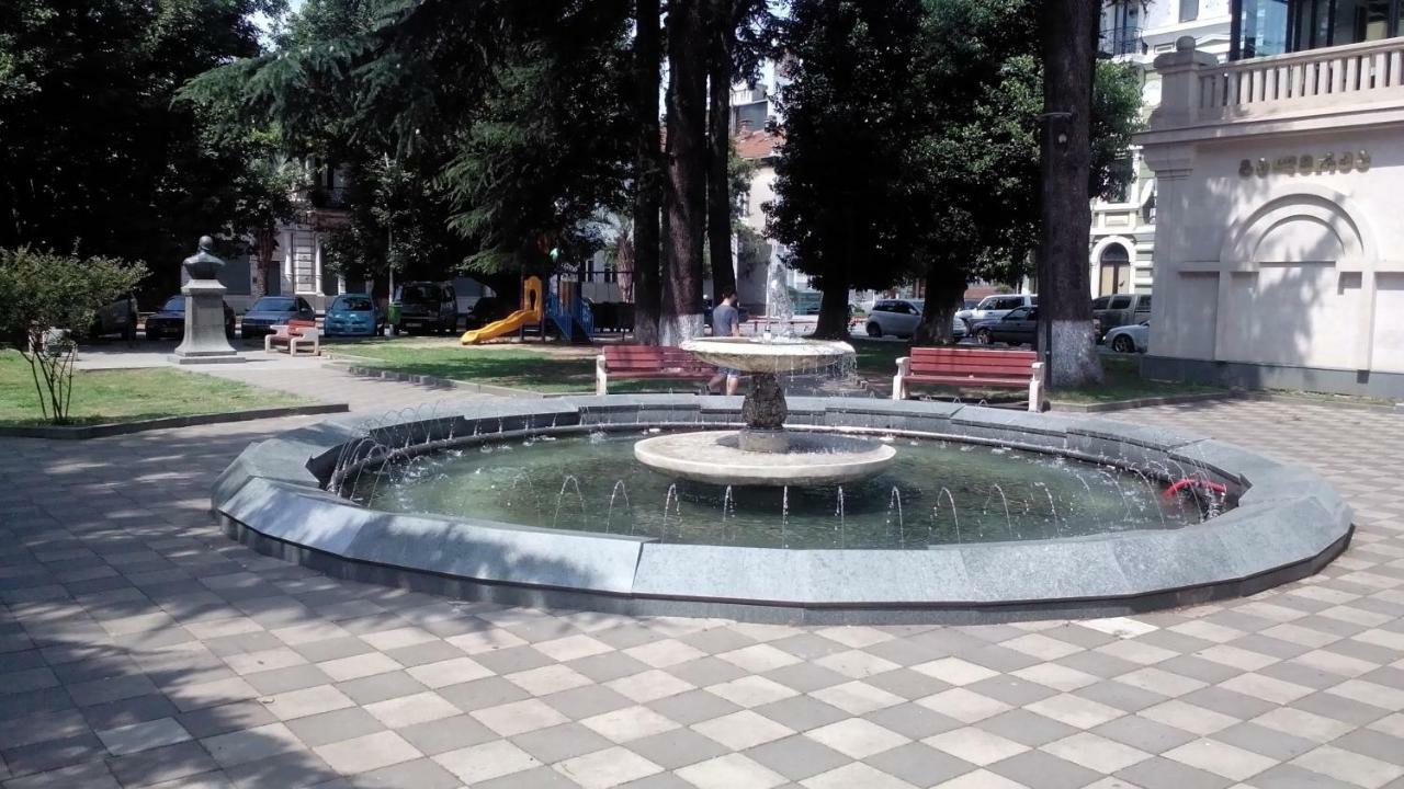 Apartament In The Centre Батуми Екстериор снимка