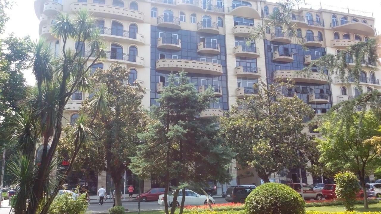 Apartament In The Centre Батуми Екстериор снимка